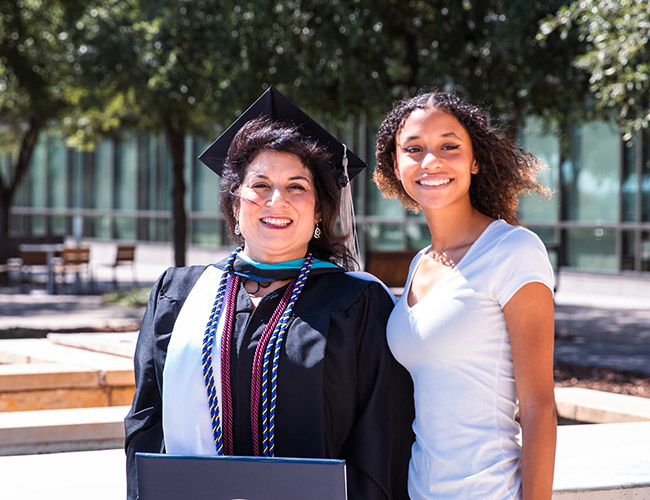 A&M-Central Texas graduate smiles with her daughter at commencement